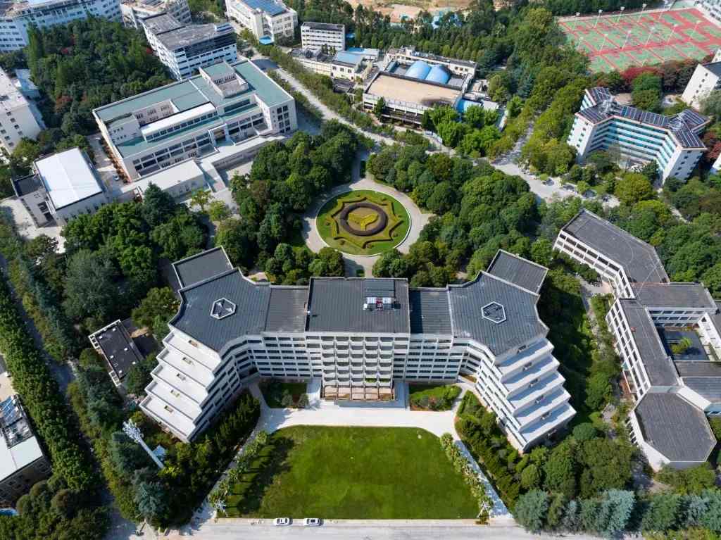 西南林业大学用元脑模块化MDC打造绿色数据中心建设.jpg