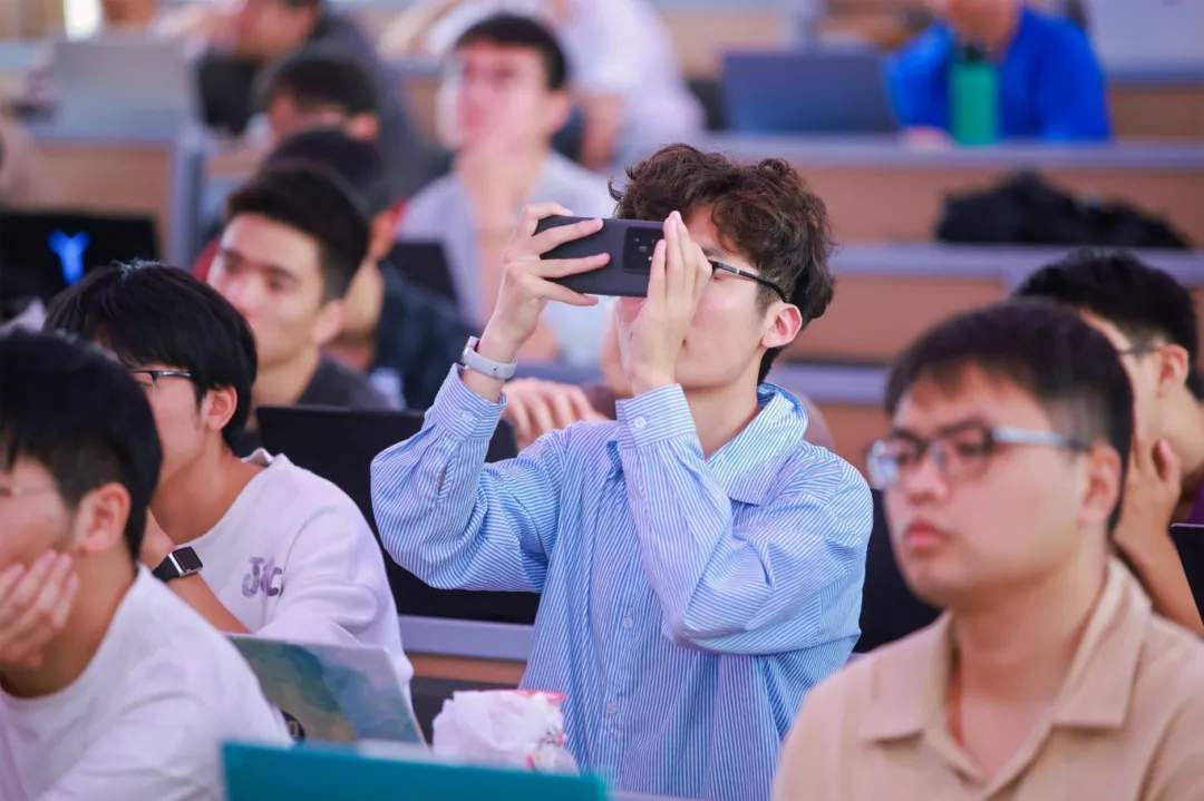 “大模型应用开发实训营”课堂现场集锦.jpg
