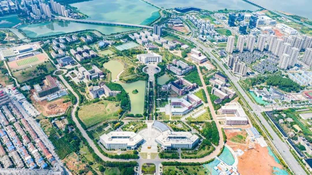 高校借助领先的AI大模型能力提升财务管理水平.jpg