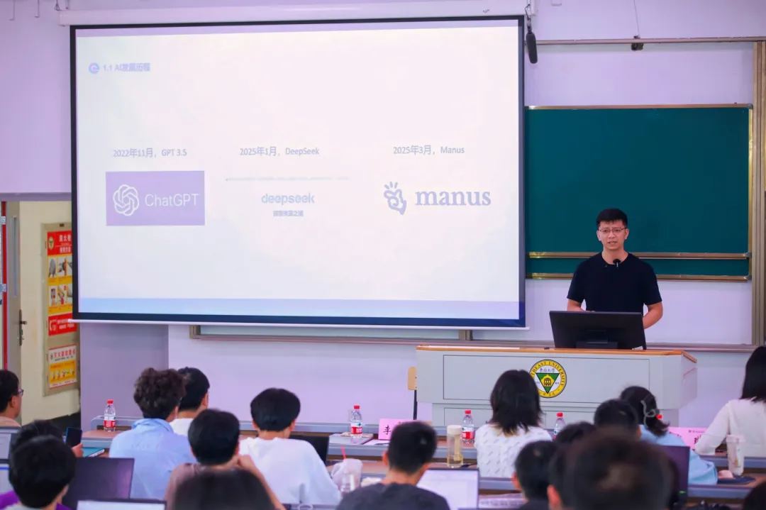 “大模型应用开发实训营”课堂现场集锦.jpg